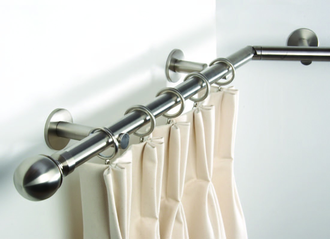 Bay pole with passing rings/brackets