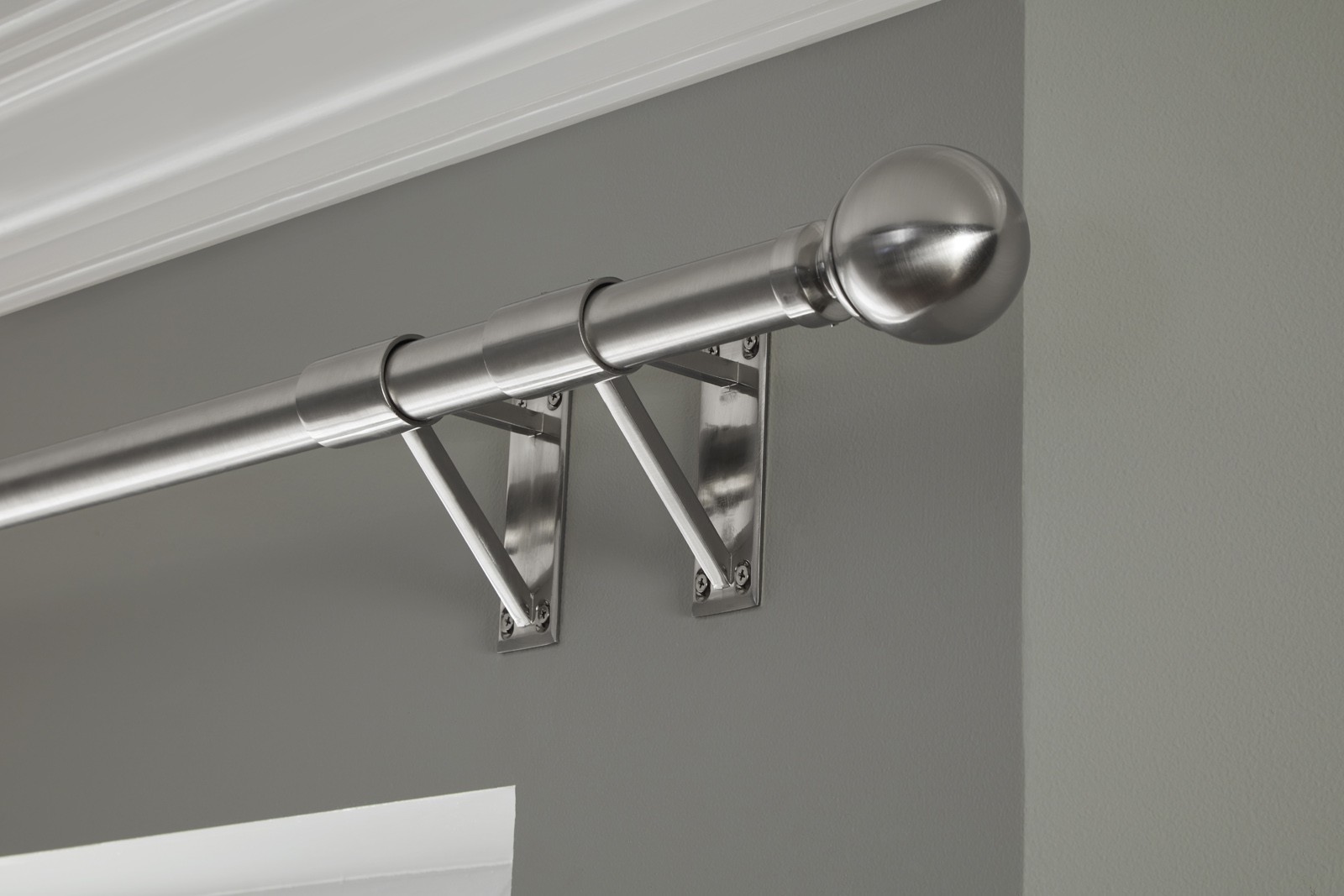 Curtain pole with tunnel brackets